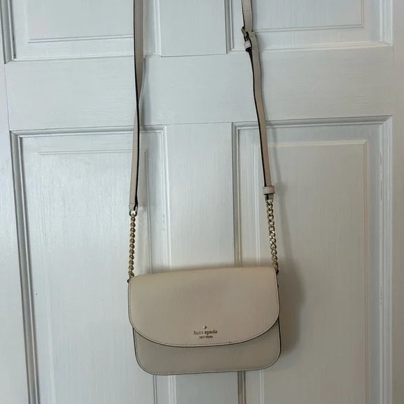 Kate Spade Ivory Crossbody Bag with Gold Chain - Picture 2 of 5
